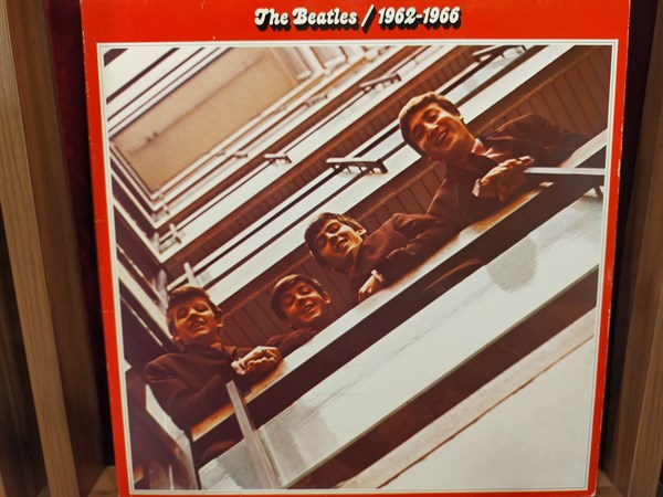 	THE BEATLES - RED ALBUM (1962/1966)