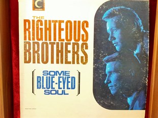 The Righteous Brothers – Some Blue-Eyed Soul